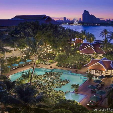 Anantara Riverside Bangkok Resort מראה חיצוני תמונה The Royal Pool at The Royal