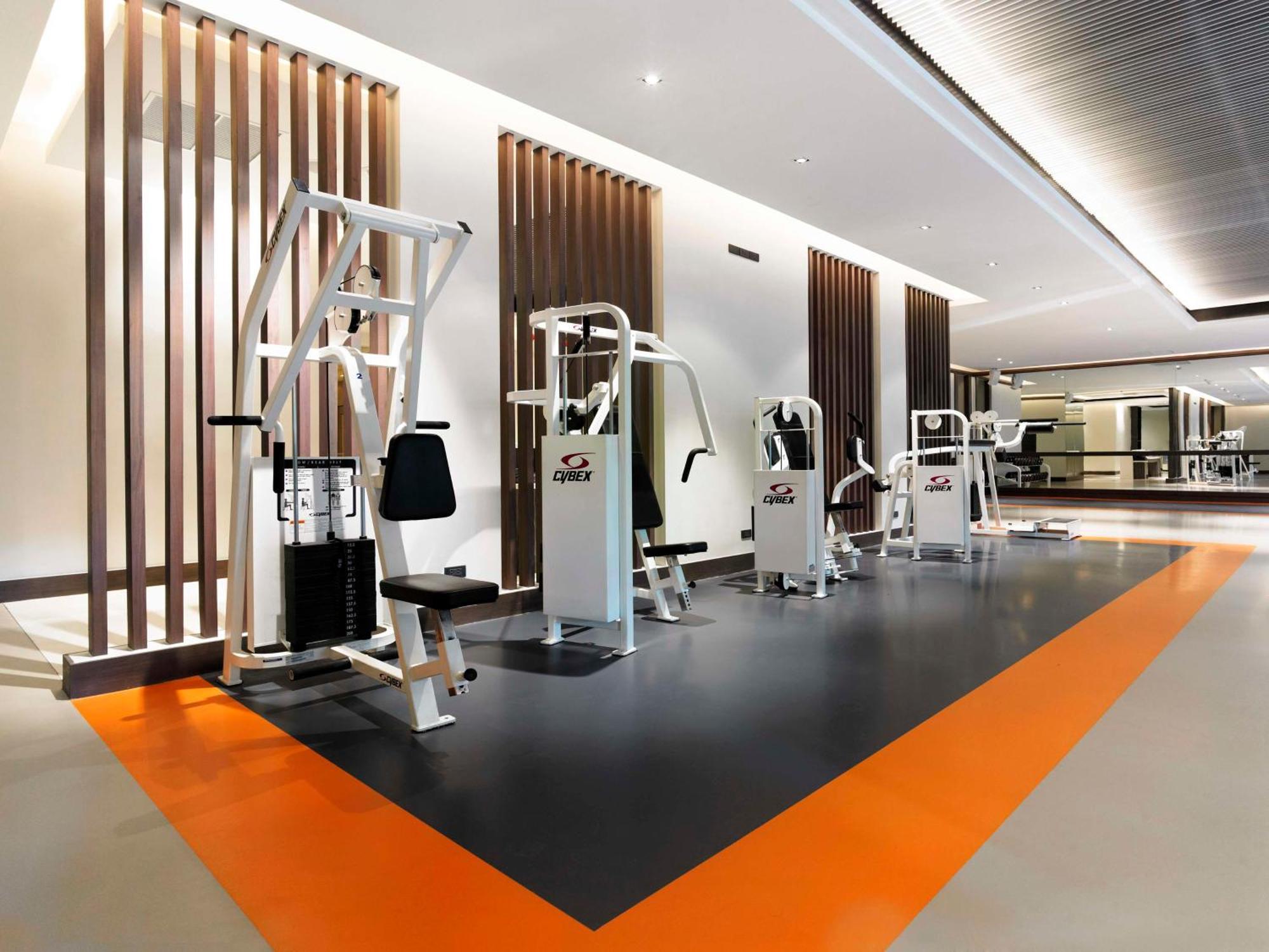 Anantara Riverside Bangkok Resort מראה חיצוני תמונה The gym at the hotel