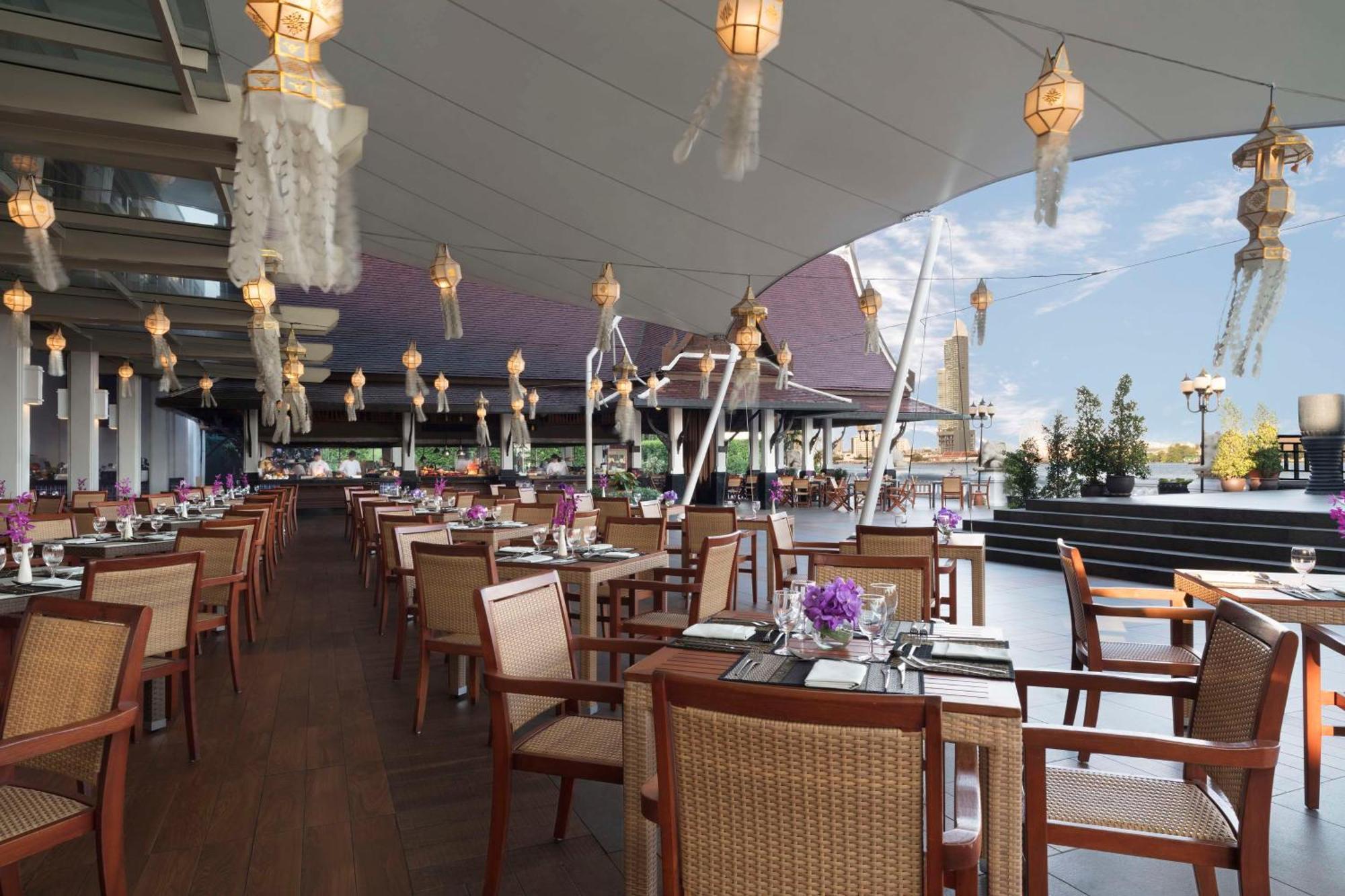 Anantara Riverside Bangkok Resort מראה חיצוני תמונה The Deck