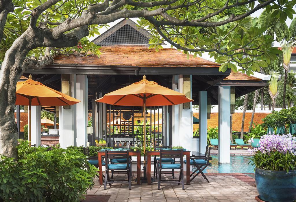 Anantara Riverside Bangkok Resort מראה חיצוני תמונה The Pool Bar